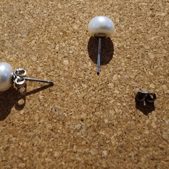 Silver Pearl Earrings- Pierced NEW FINAL PRICE - Picture 8 of 10